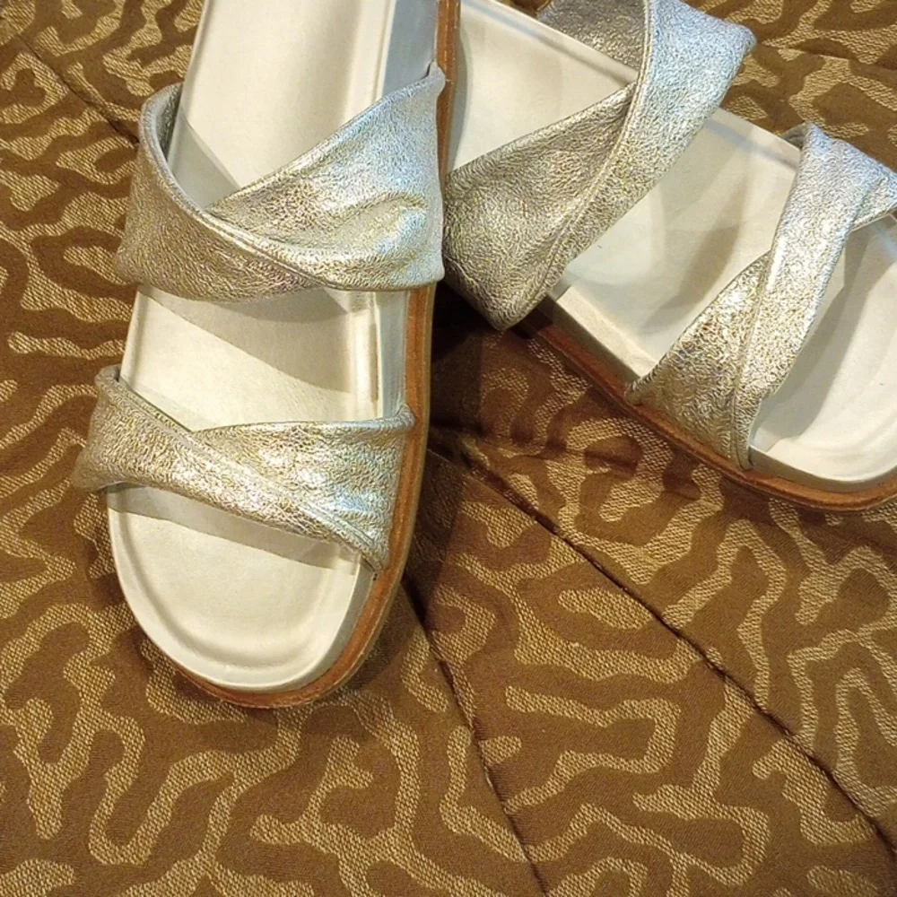 SOFT Sandals - Picture 5 of 6